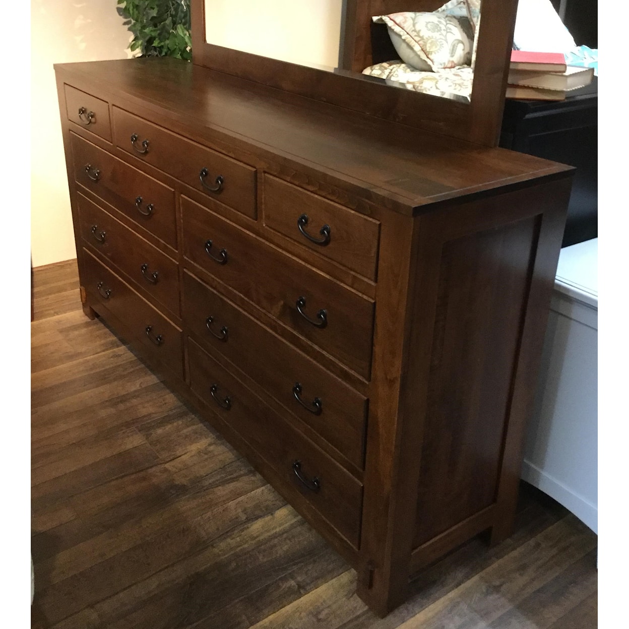 Daniel's Amish Vail 9 Drawer Dresser