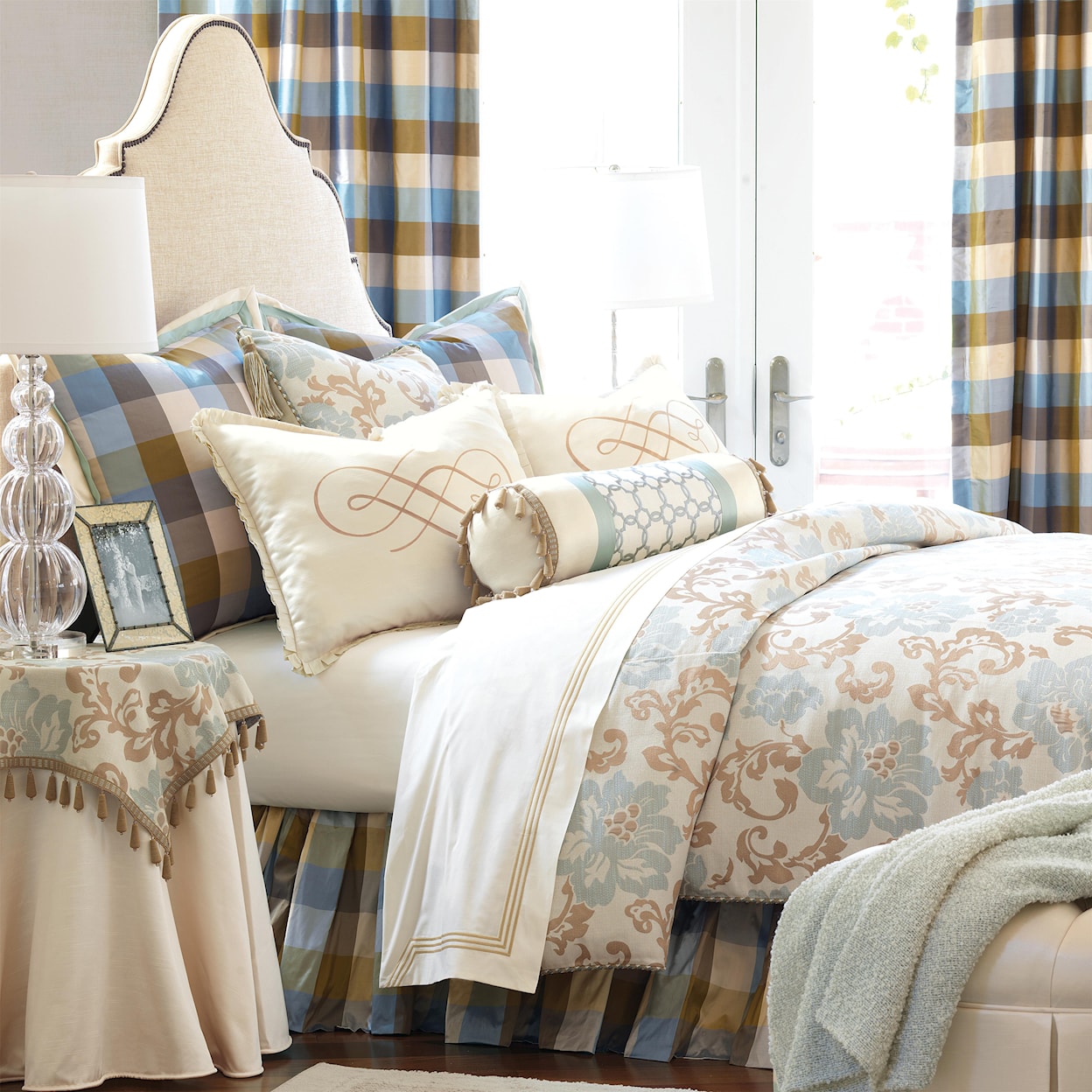Eastern Accents Kinsey Queen Bedset