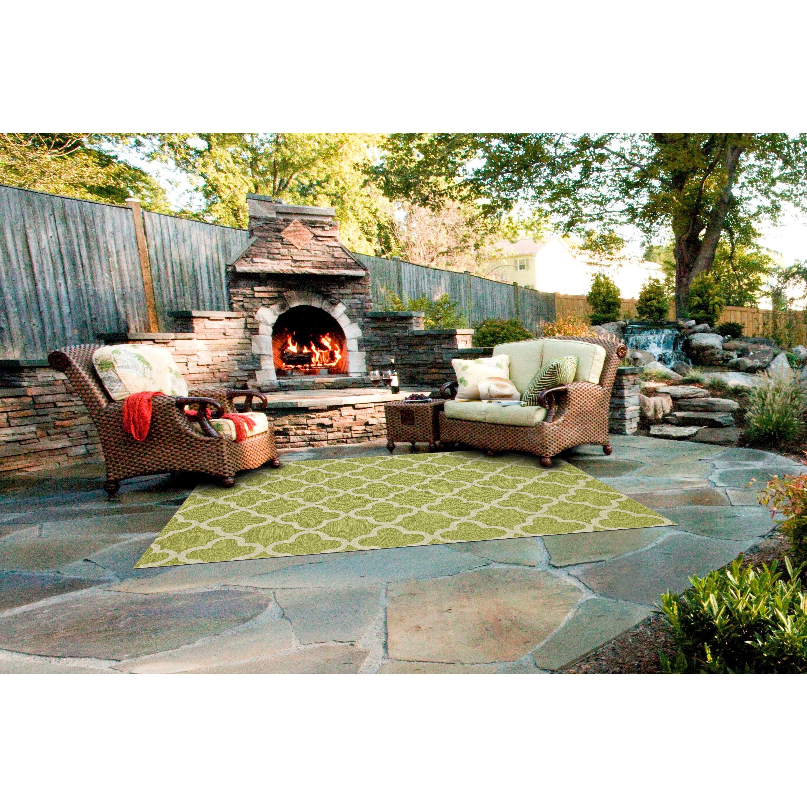 Green 2' x 3' Area Rug