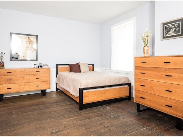 Customizable Queen Bedroom Group