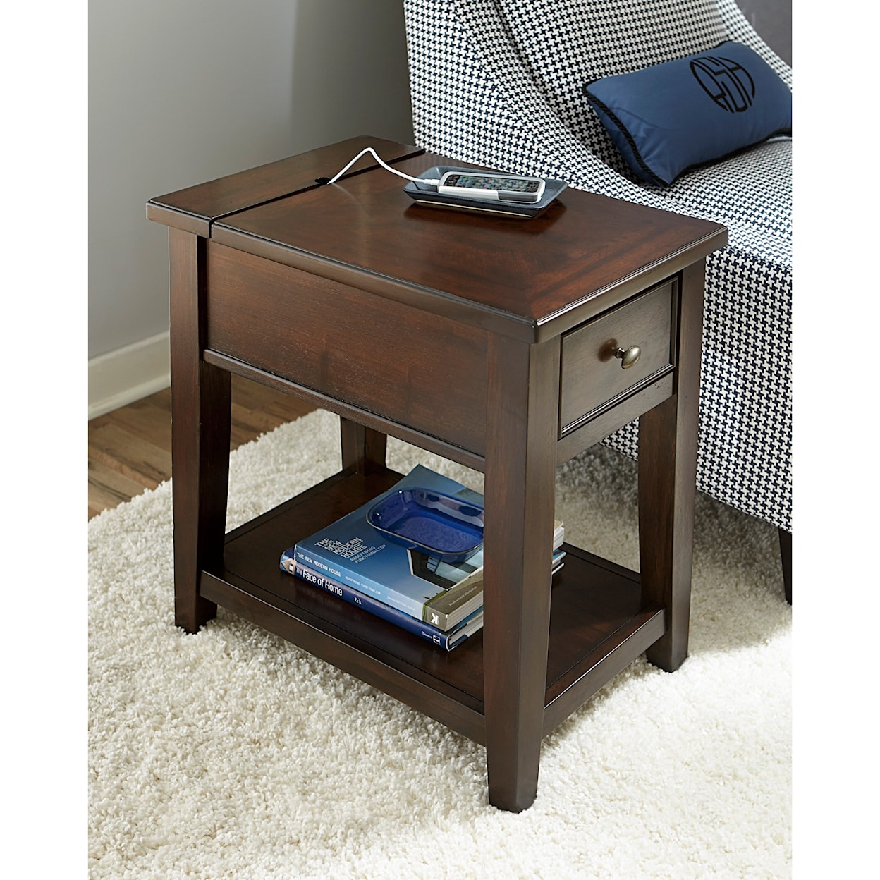 Hammary Boulevard Chairside Table