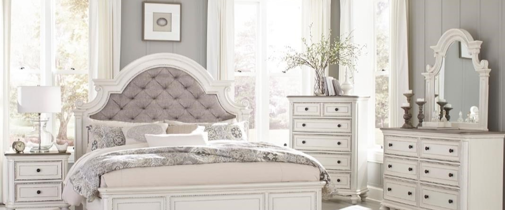 Antique White Queen Bedroom Group 1