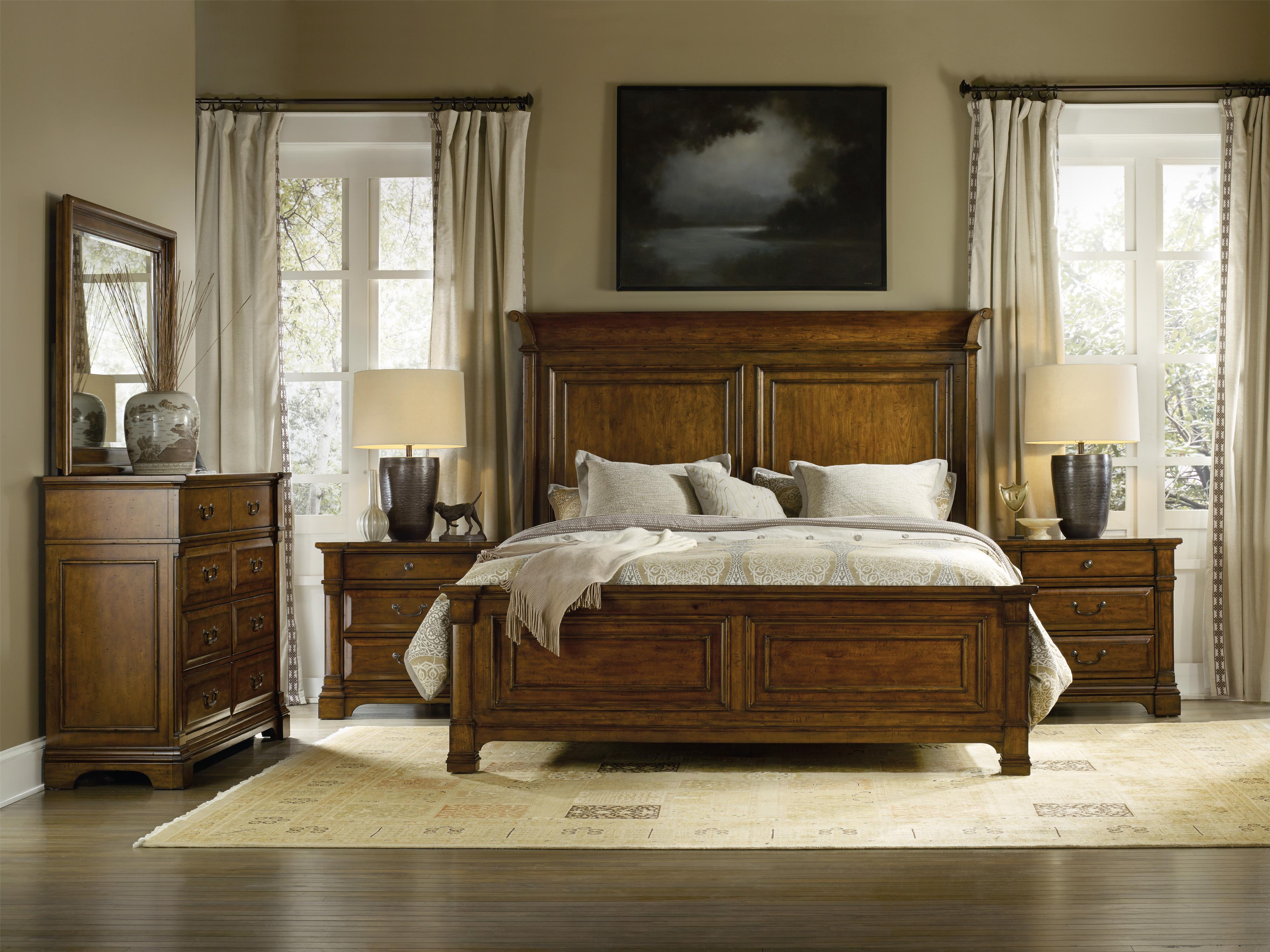 Traditional Queen Panel Bedroom Group