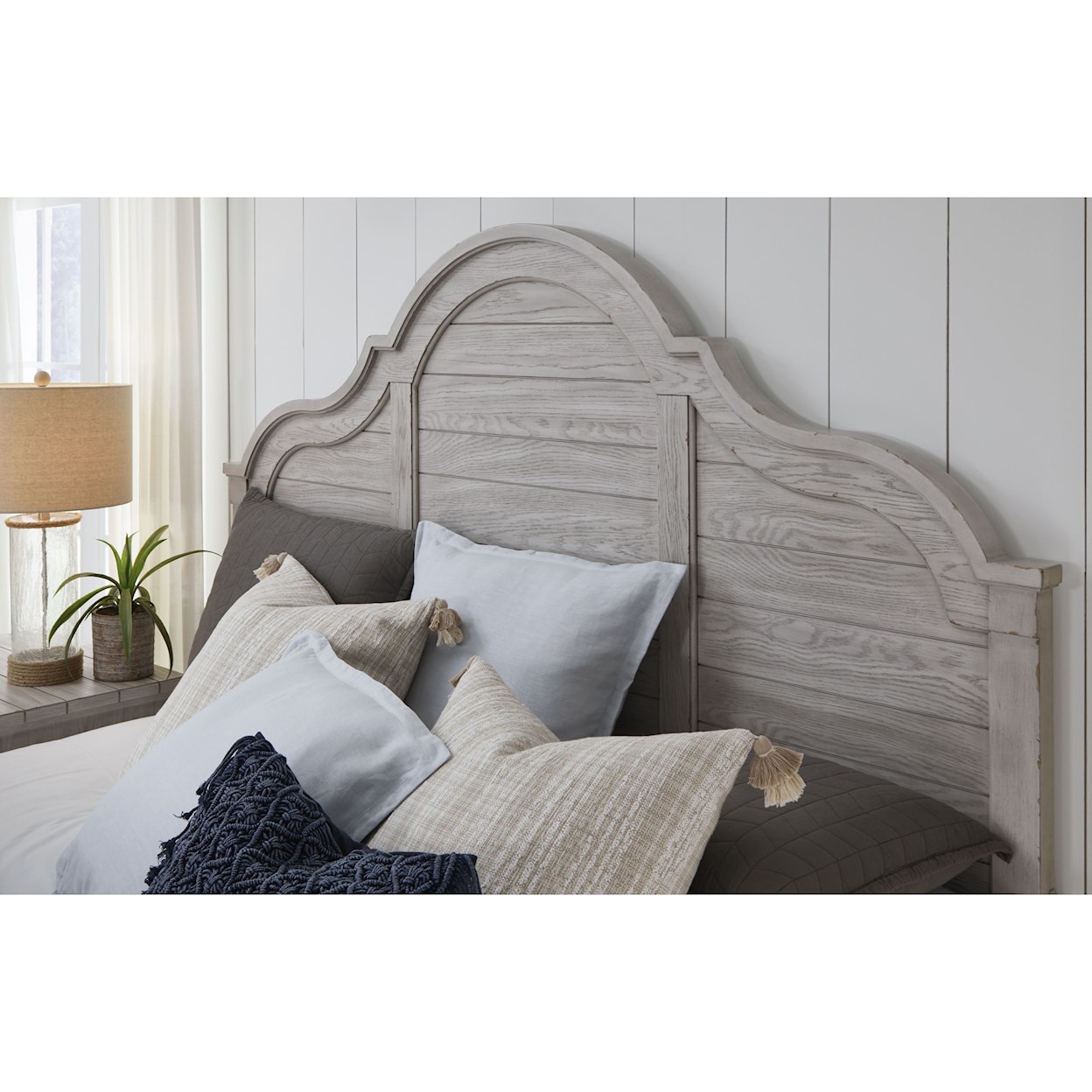 Legacy Classic NANCE WAVE WAVE1 King Arched Panel Bed