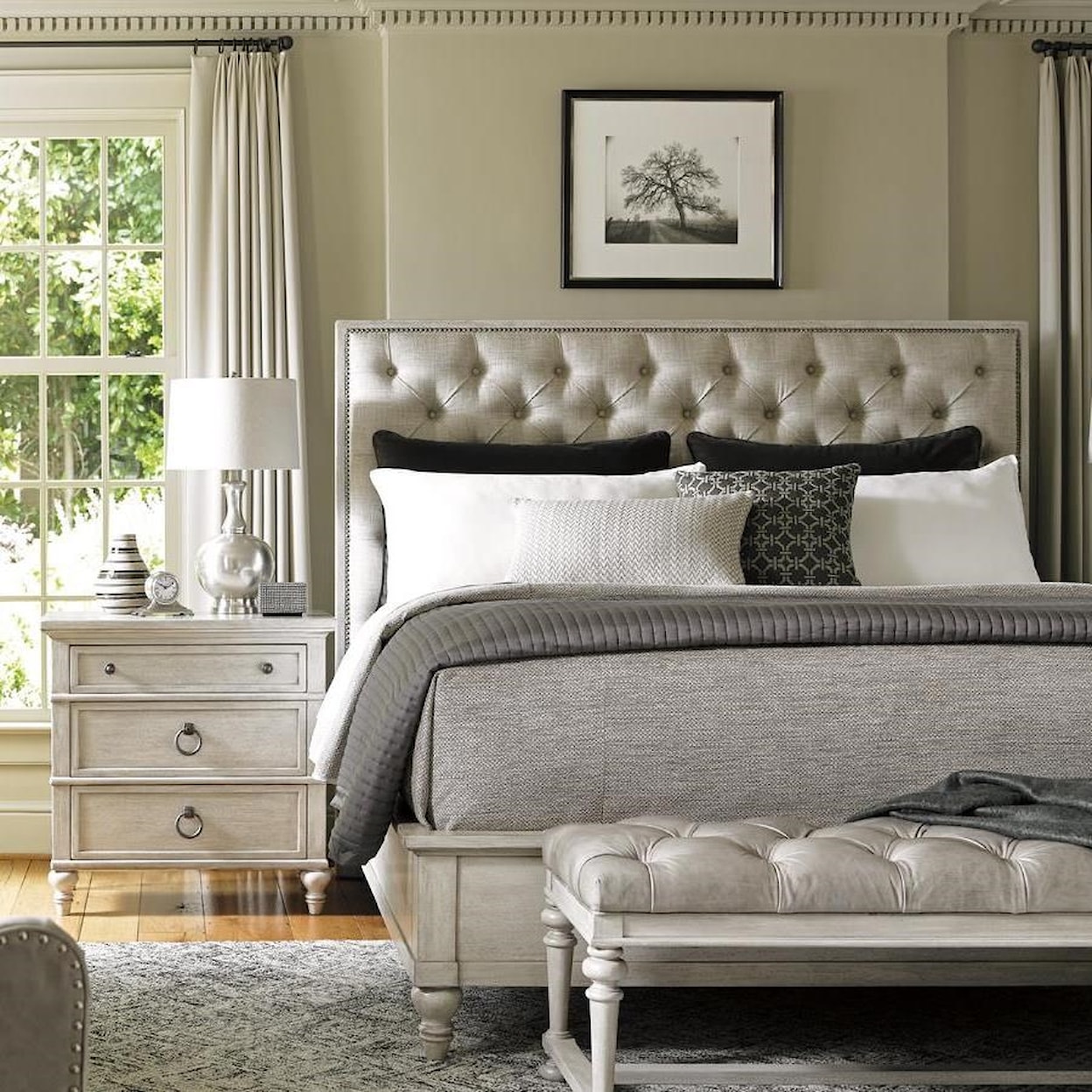 Lexington Oyster Bay SAG HARBOR TUFTED UPHOLSTERED BED, QUEEN