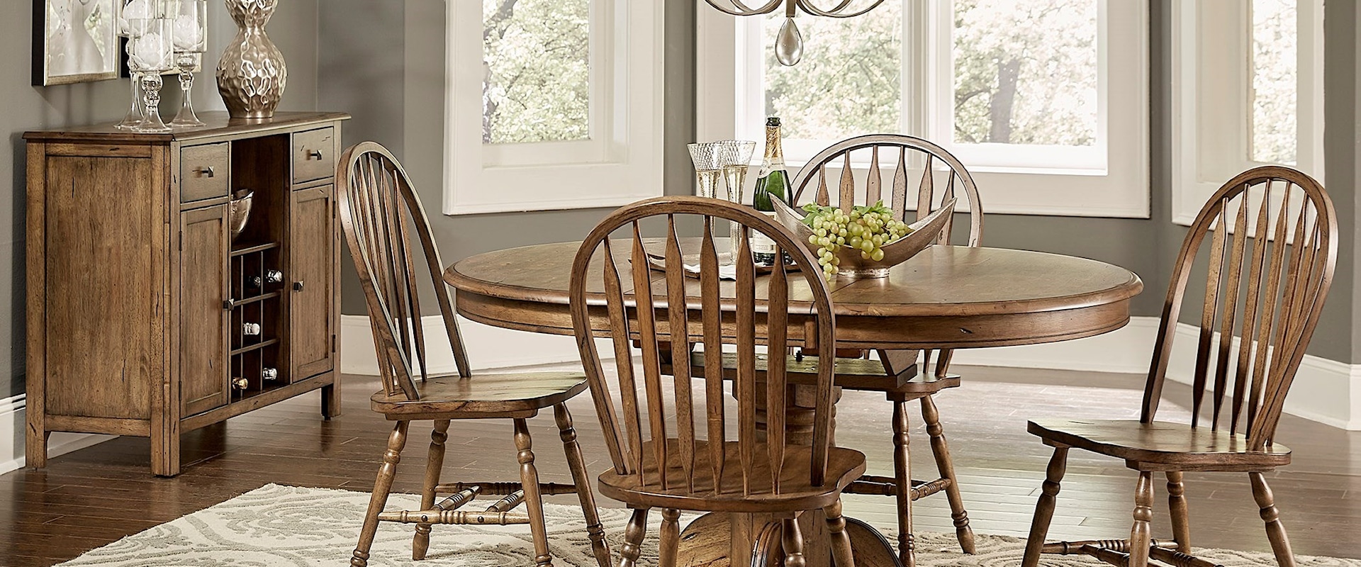 Casual Dining Room Group