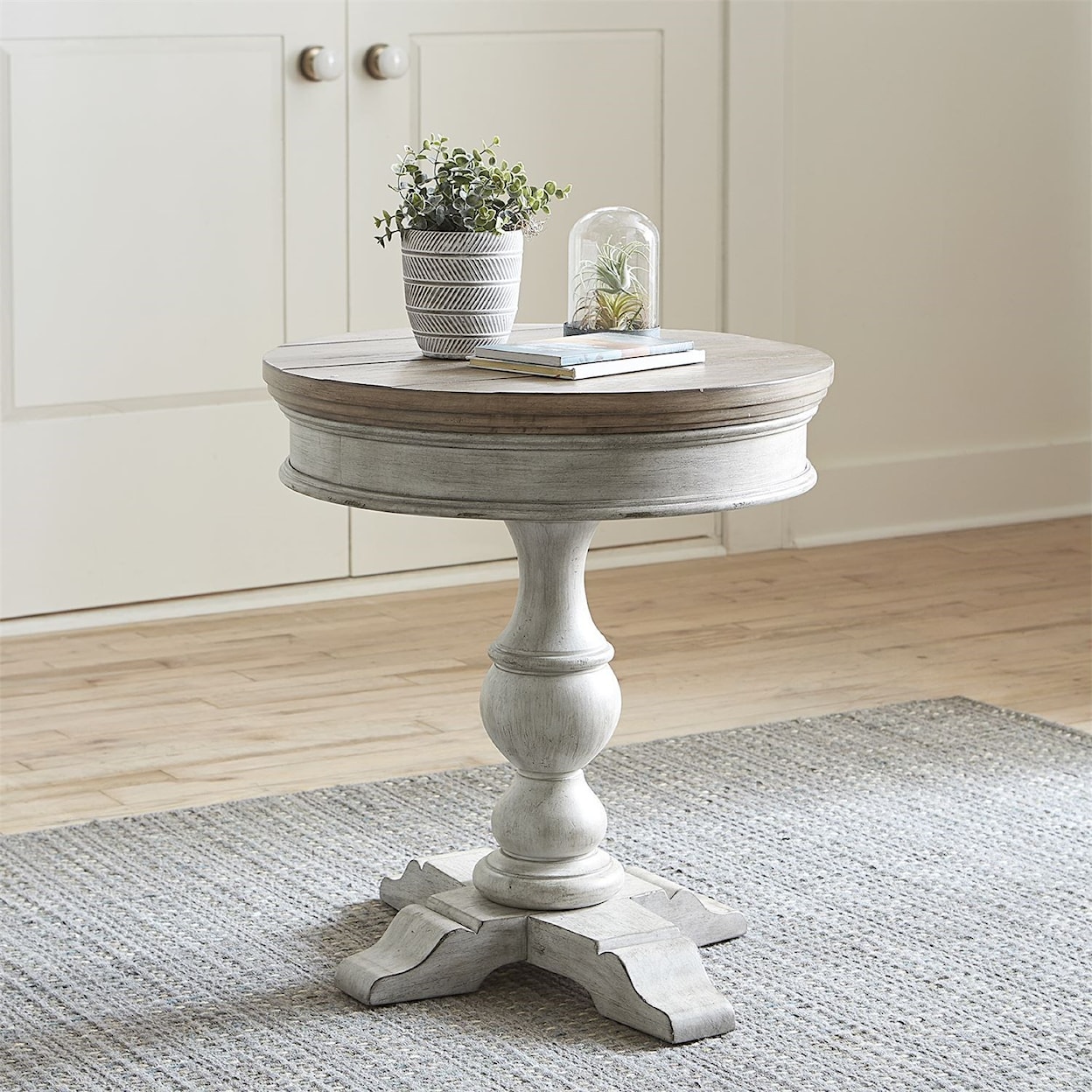 Liberty Furniture Heartland Round Pedestal Chairside Table