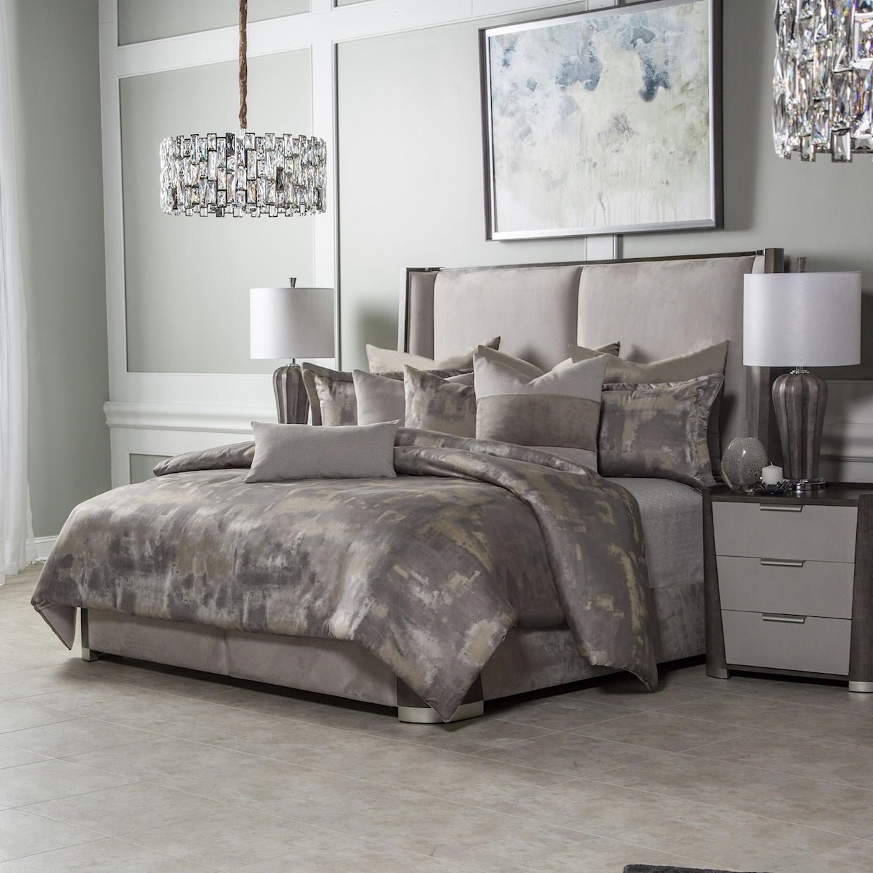 Michael Amini  King Comforter Set