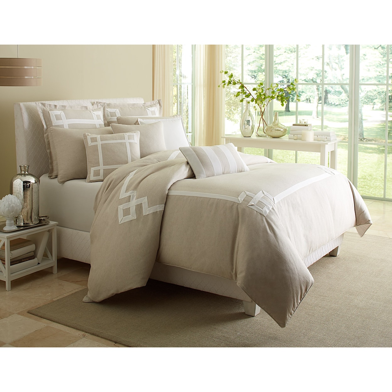 Michael Amini Distinctive Bedding Designs Queen Comforter Set