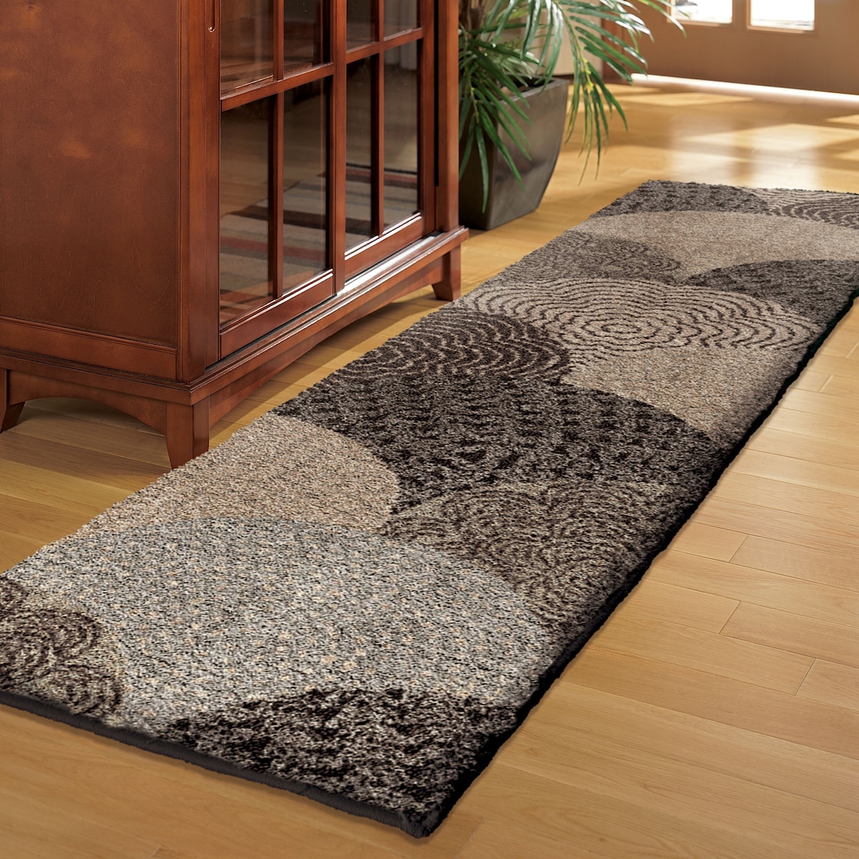 Orian Rugs Wild Weave Oystershell Seal Black 2'3" x 8' Rug