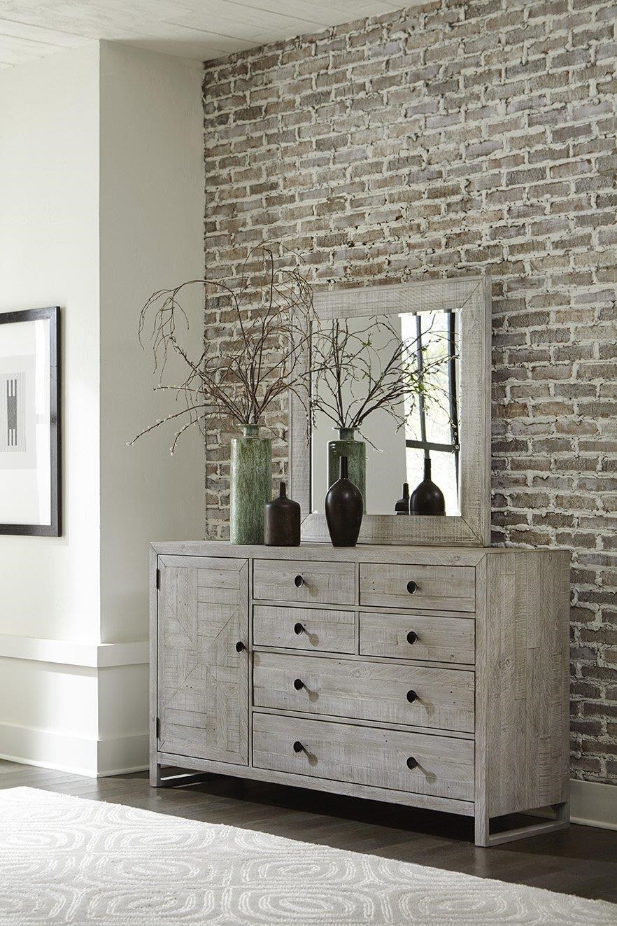 Dresser &amp; Mirror Set