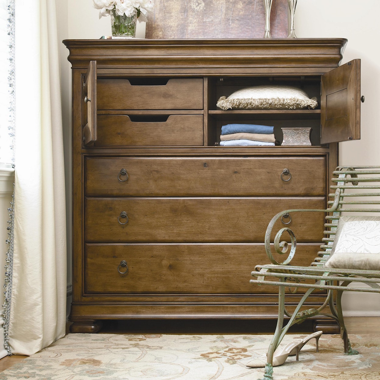 Universal New Lou Dressing Chest