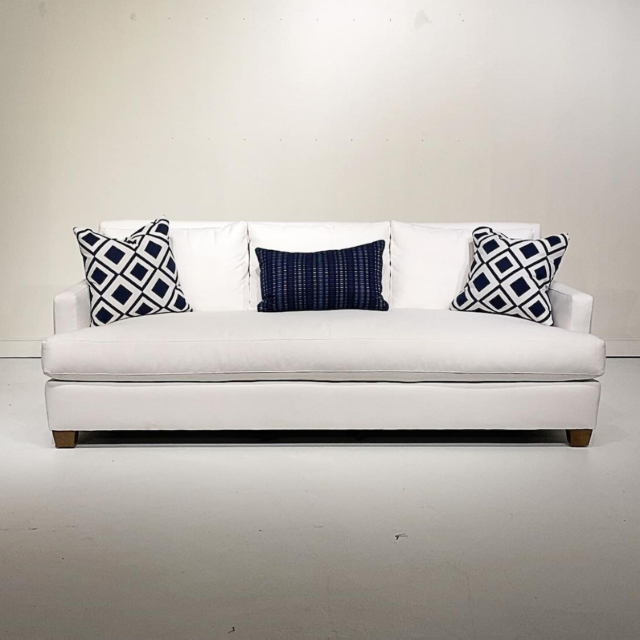 Robin Bruce Laney 92" Bench Sofa