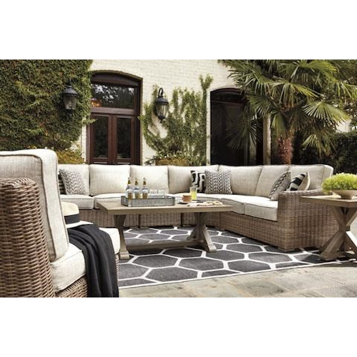Signature Design by Ashley Beachcroft 3 Piece Outdoor Sectional