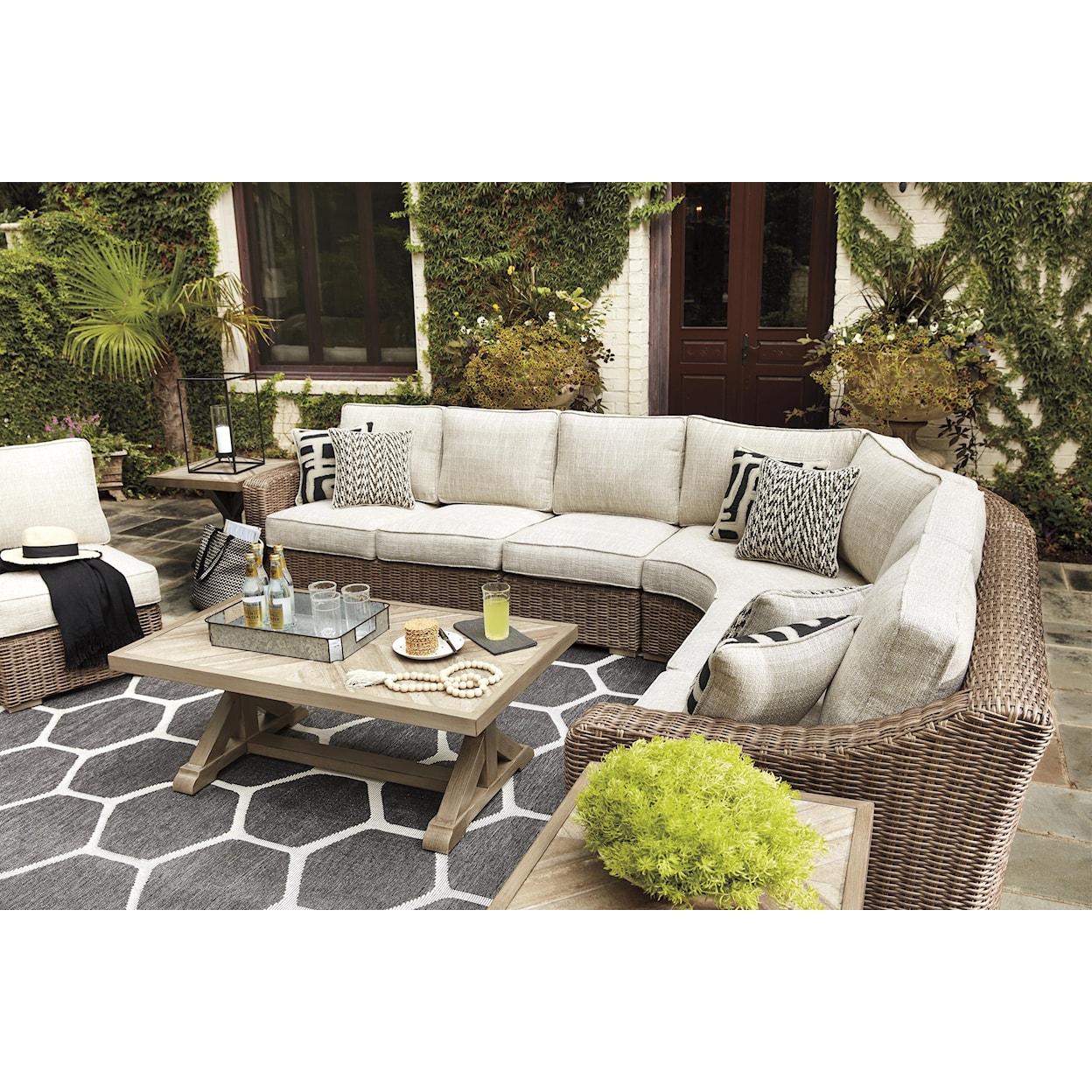 Signature Design by Ashley Beachcroft 3 Piece Outdoor Sectional