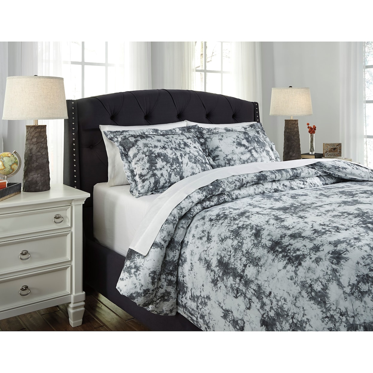 Signature Design by Ashley Furniture Bedding Sets Queen Darra Gray Duvet Cover Set