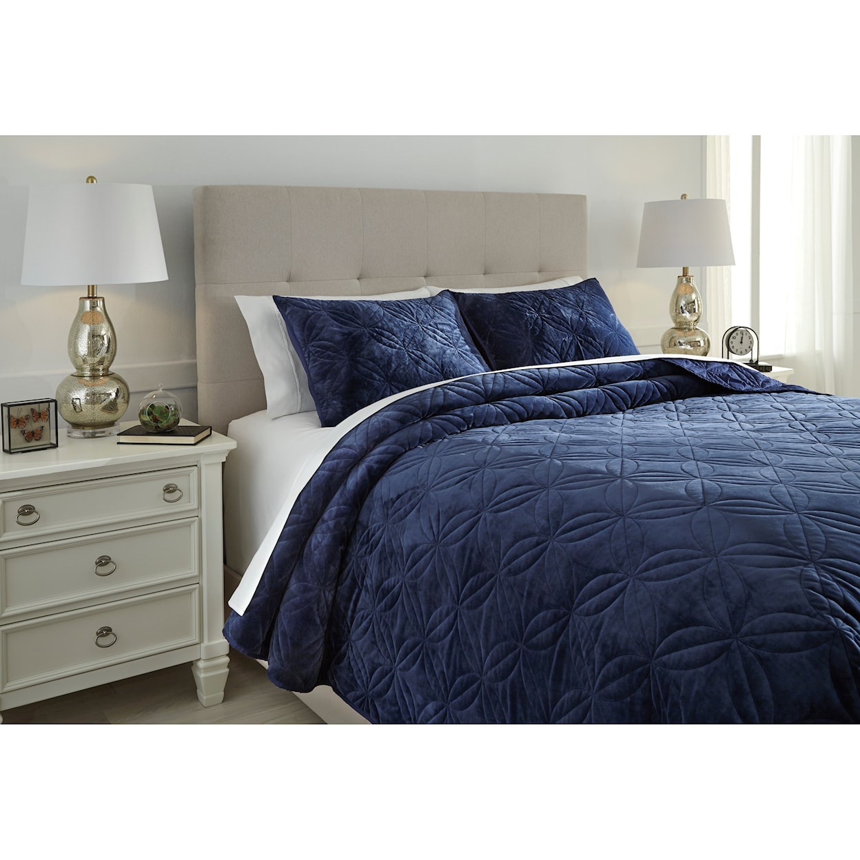 Ashley Furniture Signature Design Bedding Sets King Linette Blue Quilt Set