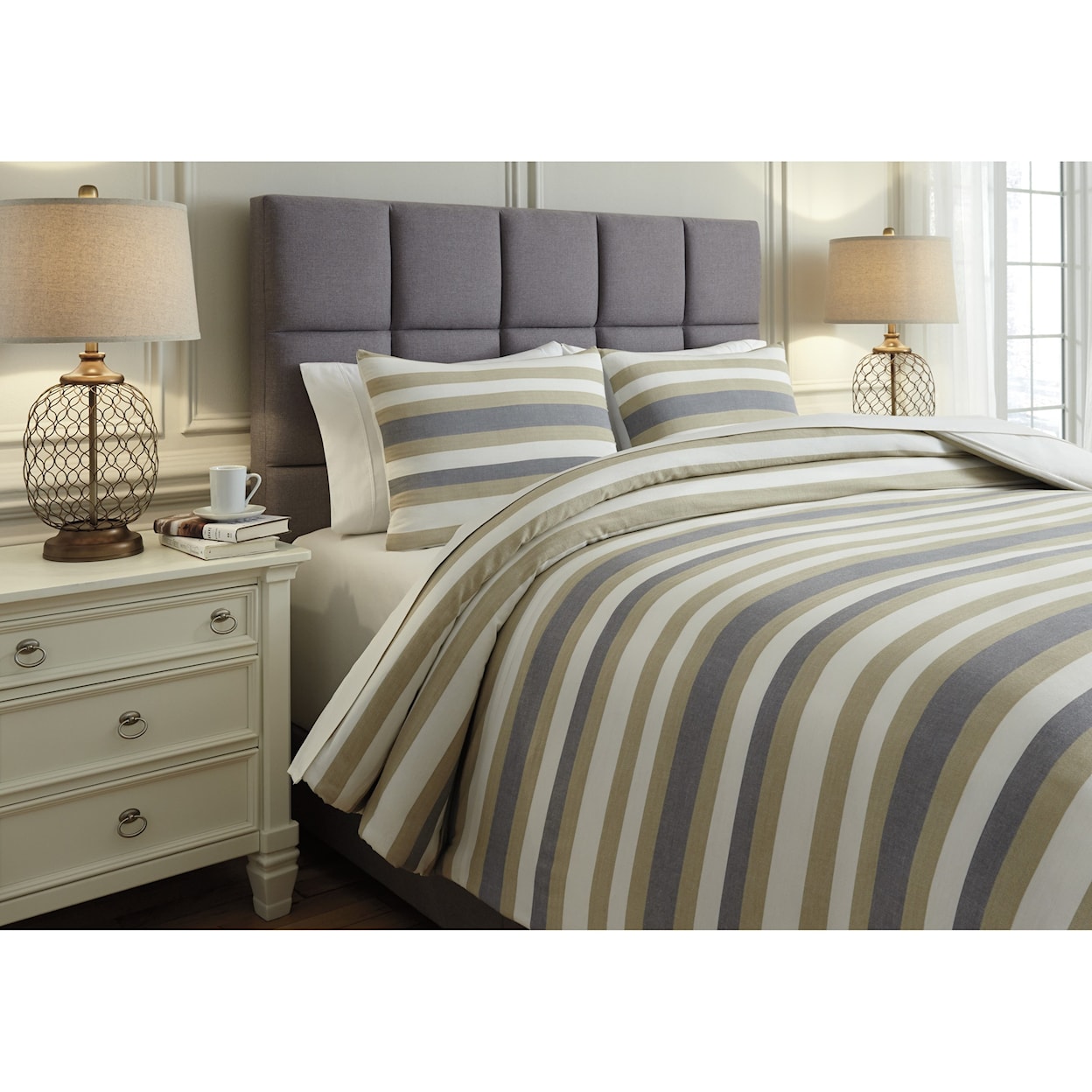 Ashley Furniture Signature Design Bedding Sets Queen Isaiah Gray/Tan Comforter Set