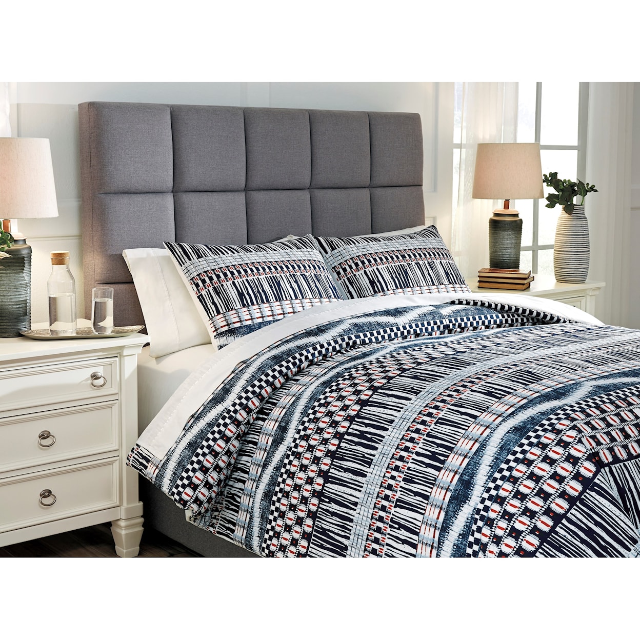 Signature Design by Ashley Bedding Sets Shilliam Navy/Rust Queen Comforter Set