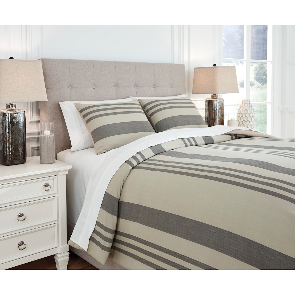 Signature Design by Ashley Bedding Sets King Schukei Natural/Charcoal Comforter Set