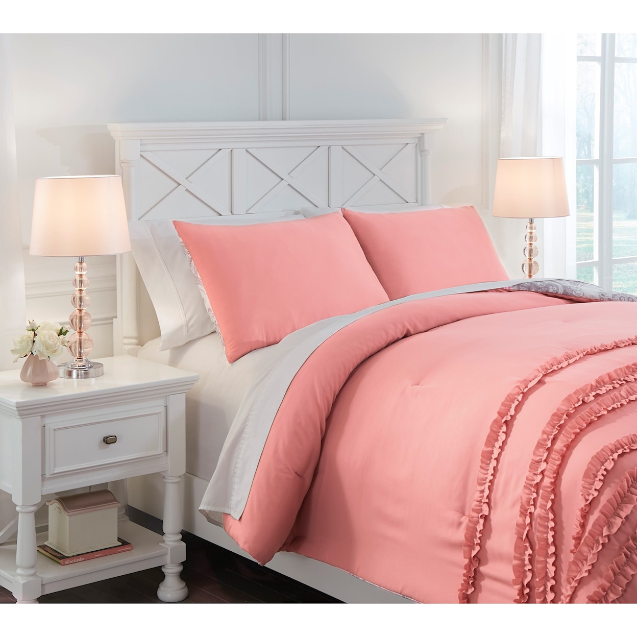 Ashley Signature Design Bedding Sets Full Avaleigh Pink/White/Gray Comforter Set