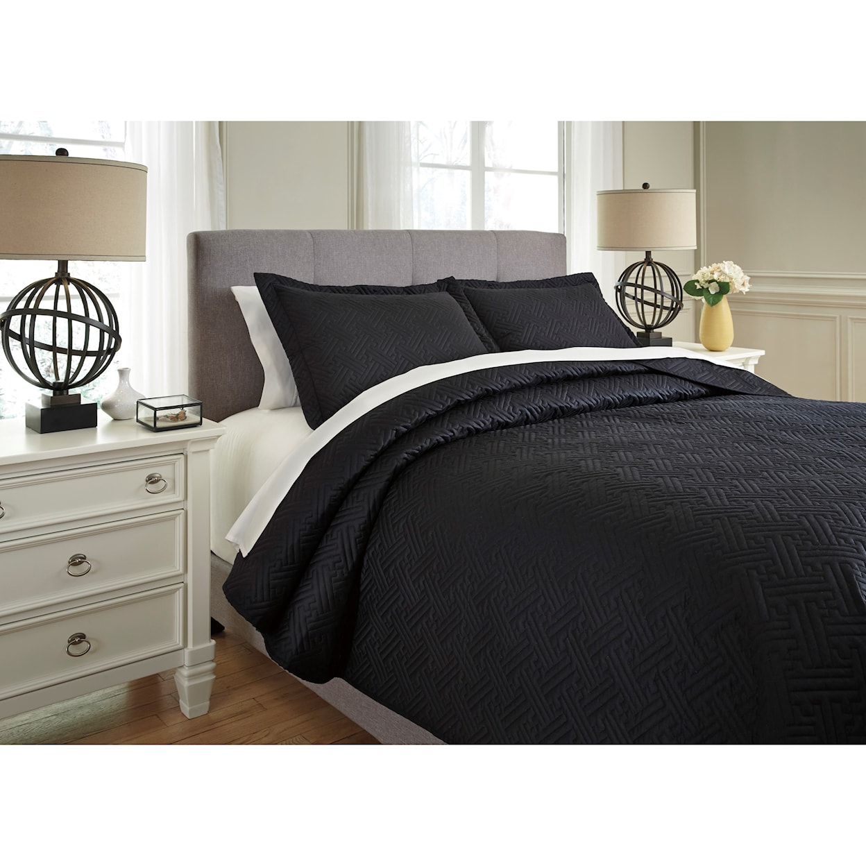 Signature Design by Ashley Furniture Bedding Sets Queen Aldis Black Coverlet Set