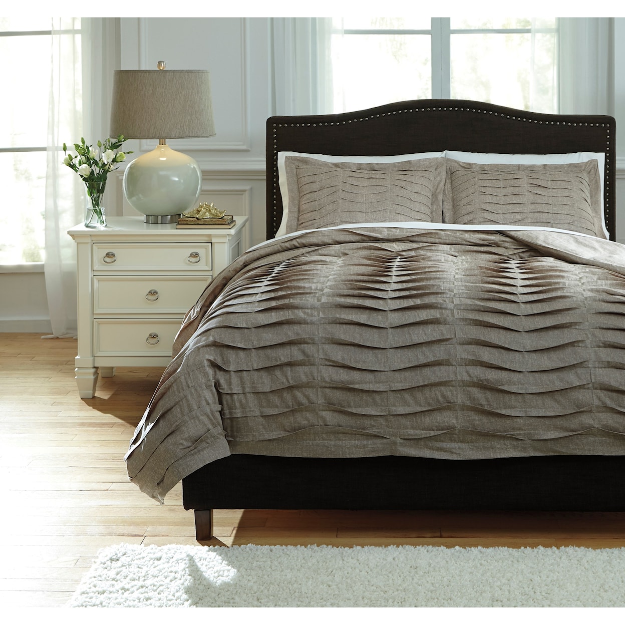 Signature Design by Ashley Furniture Bedding Sets Queen Voltos Brown Duvet Cover Set