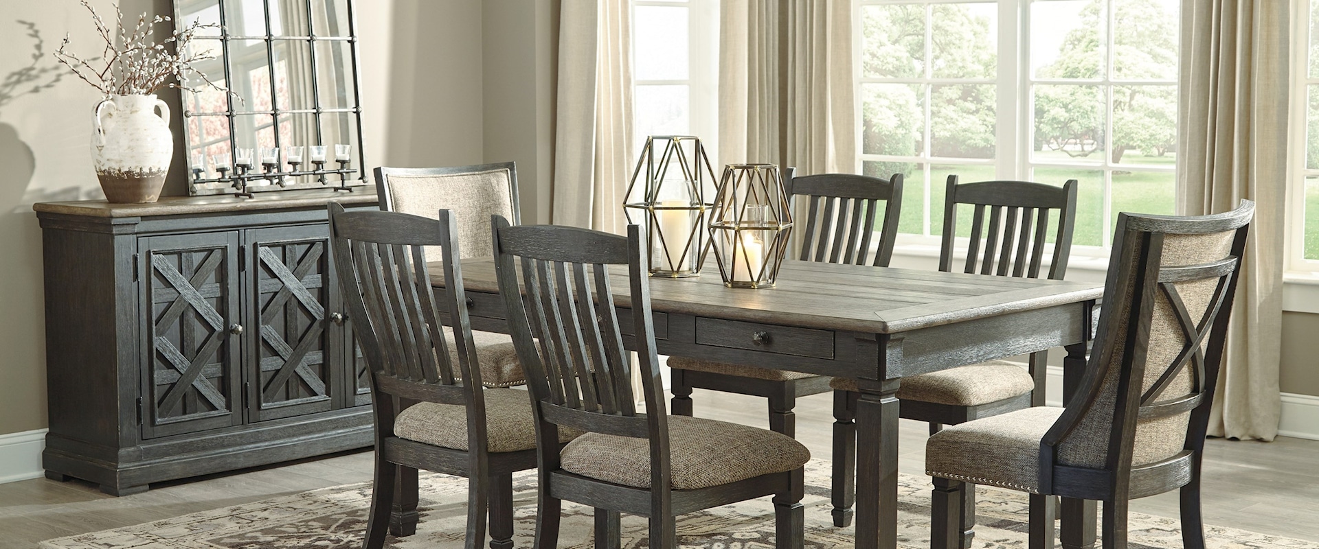 Casual Dining Room Group