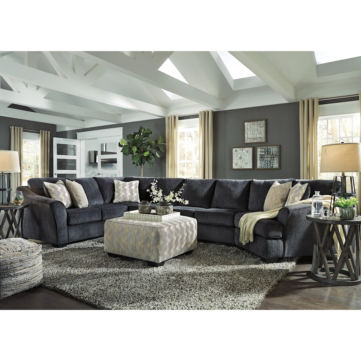 Signature Design by Ashley Eltmann 4pc Sectional and ottoman