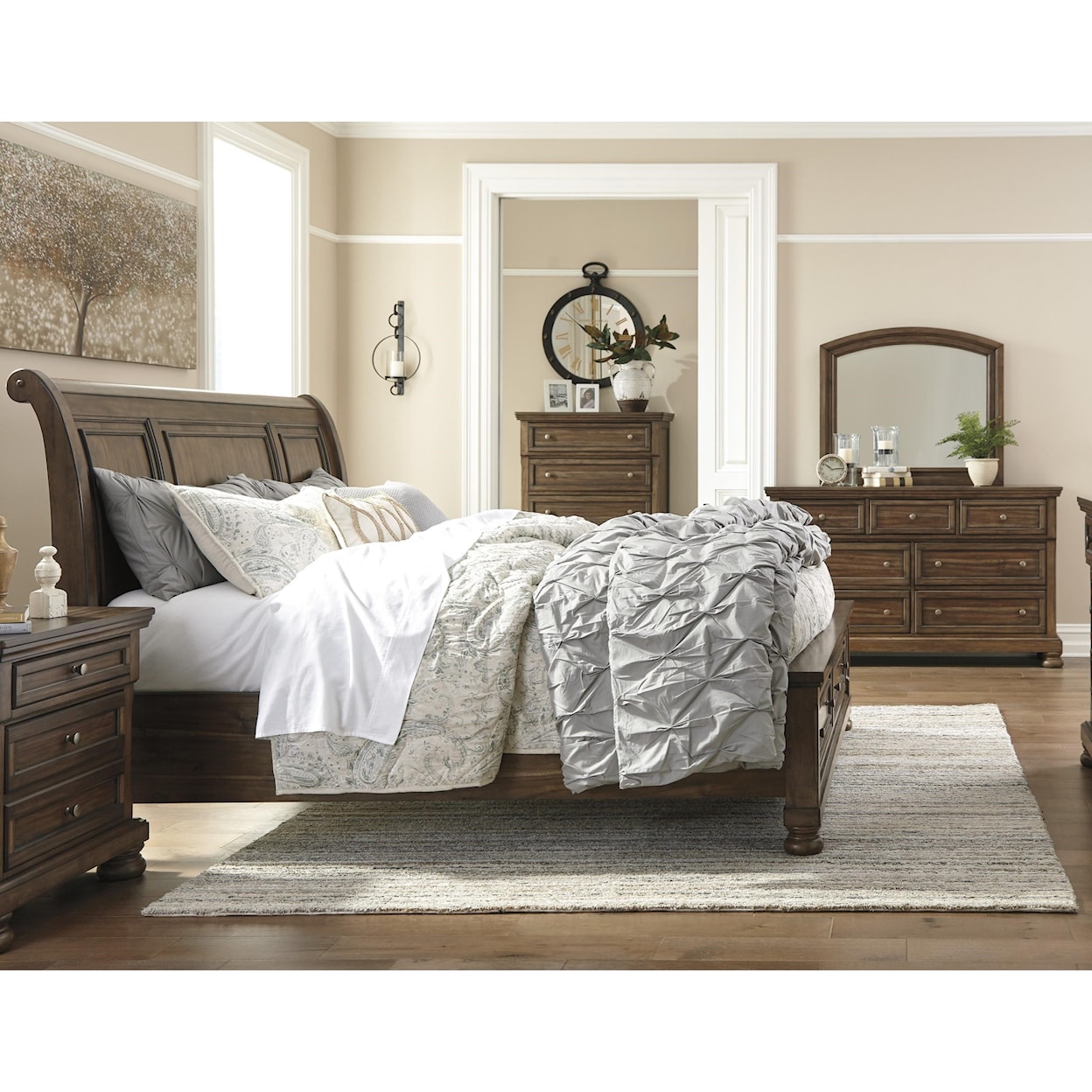 Signature Design by Ashley Flynnter Queen 5 Piece Bedroom Group