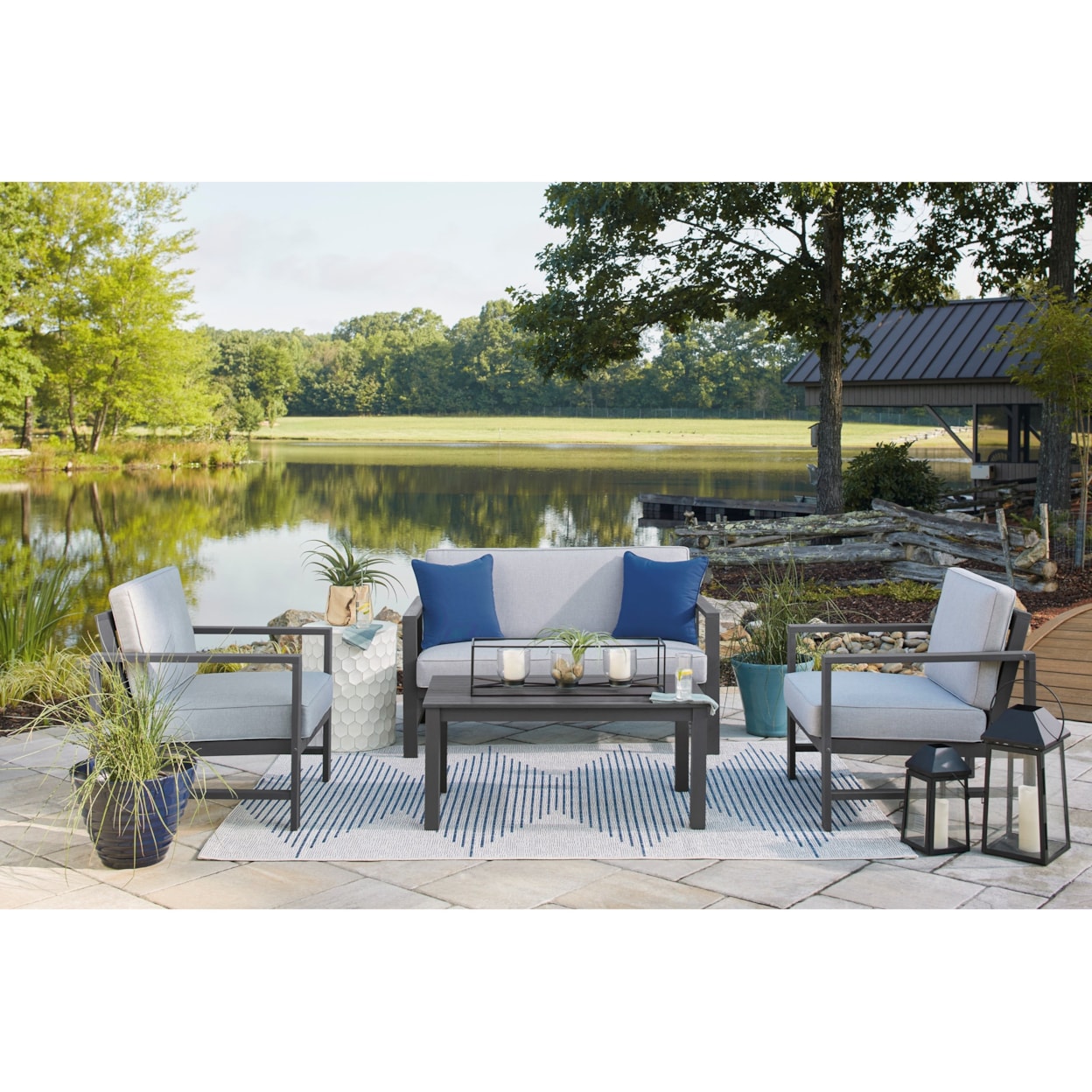 Signature Design Fynnegan Loveseat w/ Table