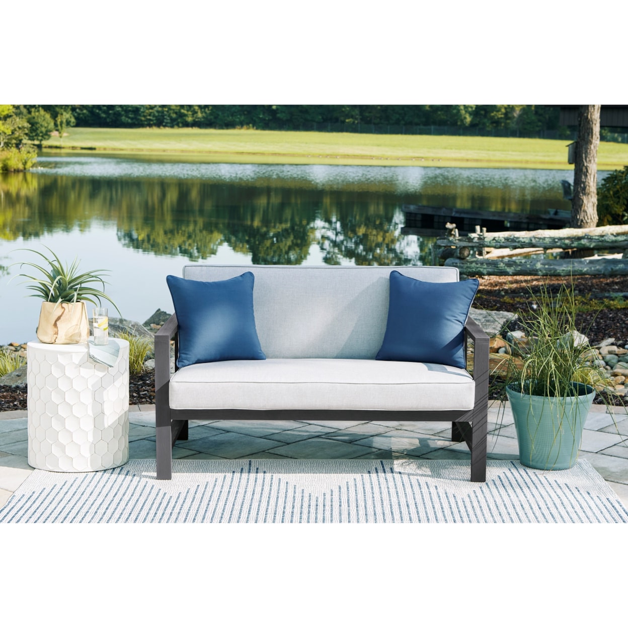 Signature Design Fynnegan Loveseat w/ Table