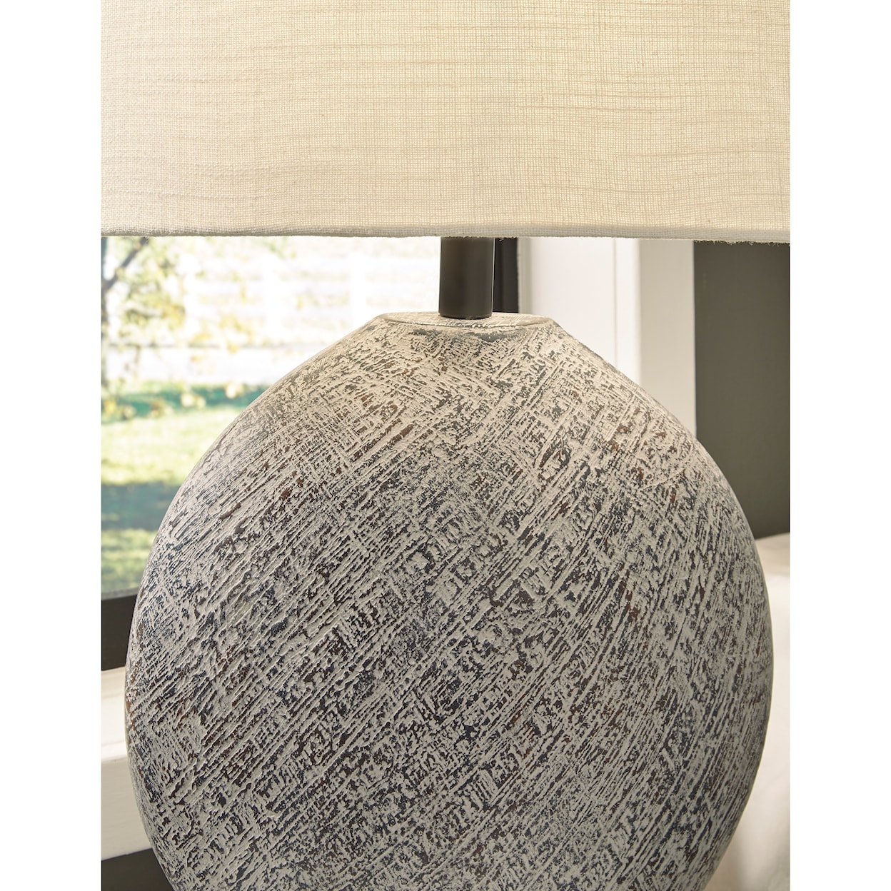 Signature Design Lamps - Casual Harif Beige Table Lamp