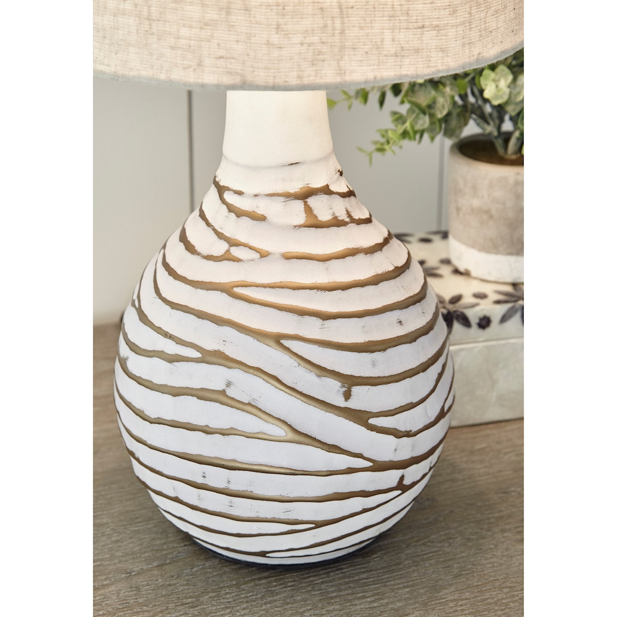 Ashley Furniture Signature Design Lamps - Contemporary Aleela White/Gold Table Lamp