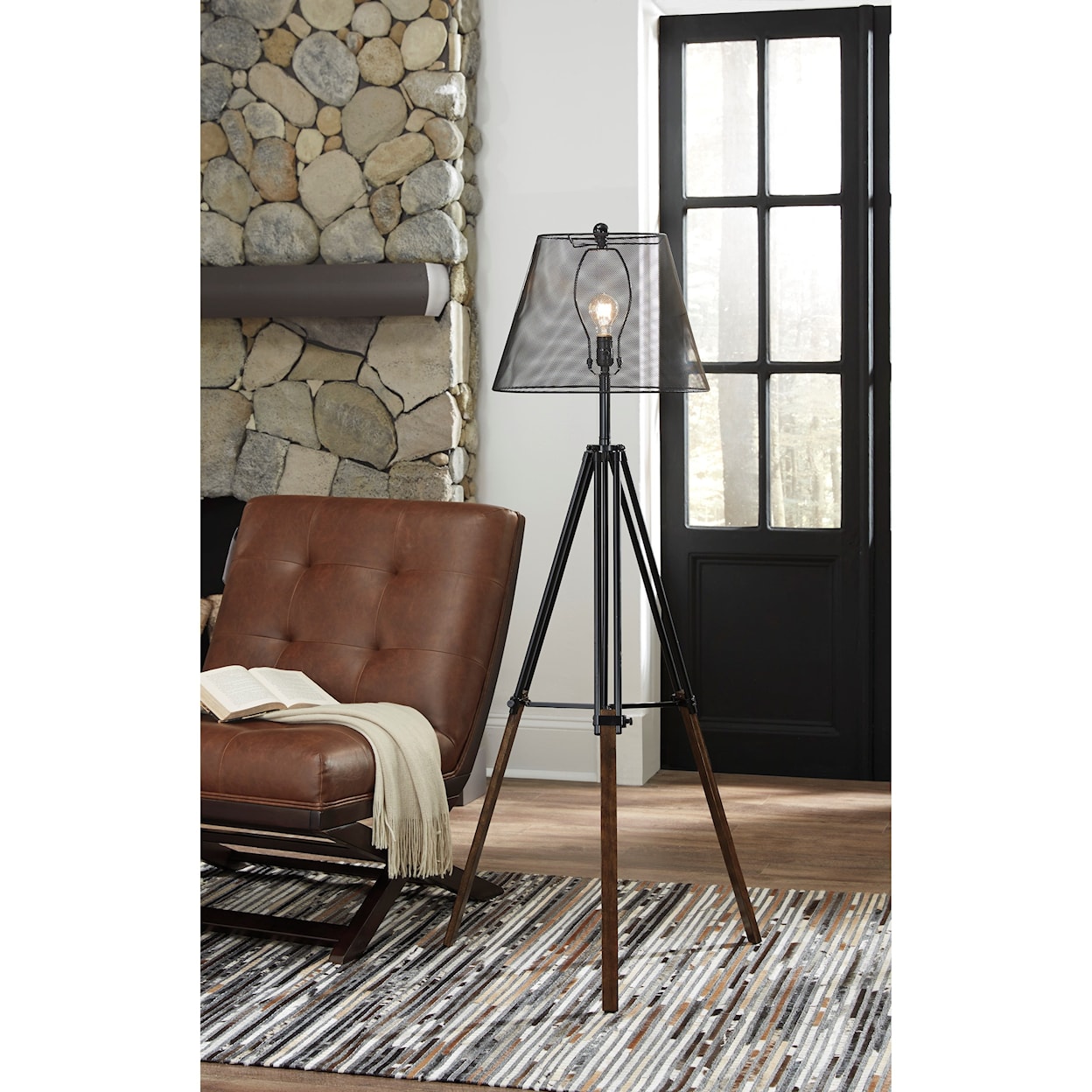 Signature Design by Ashley Lamps - Contemporary Leolyn Black/Brown Metal Floor Lamp