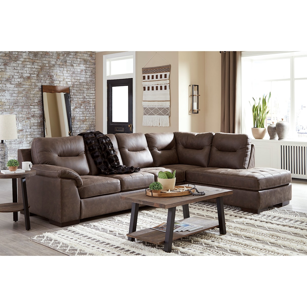 Benchcraft Maderla 2-Piece Sectional with Chaise