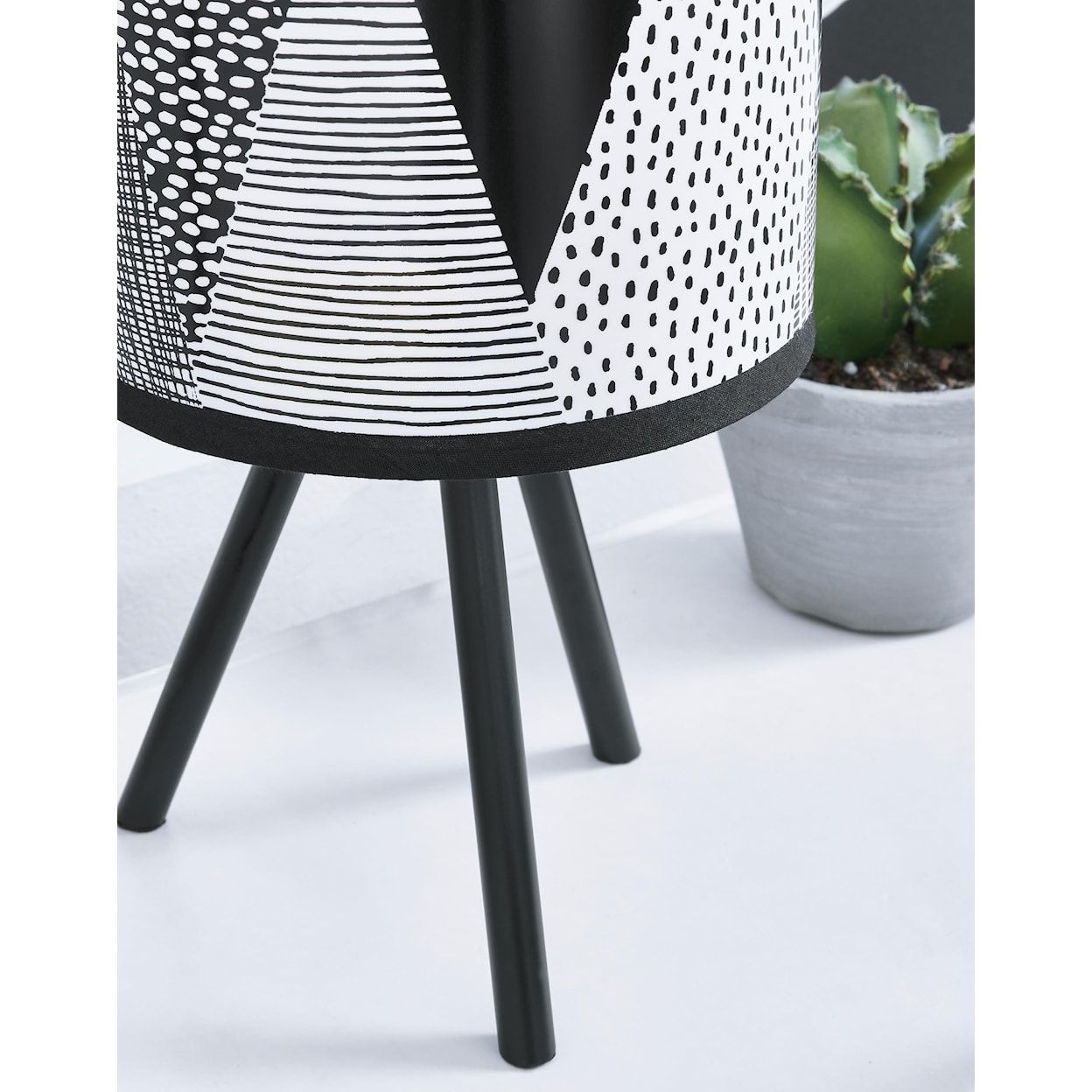 Signature Design by Ashley Lamps - Casual Manu Table Lamp