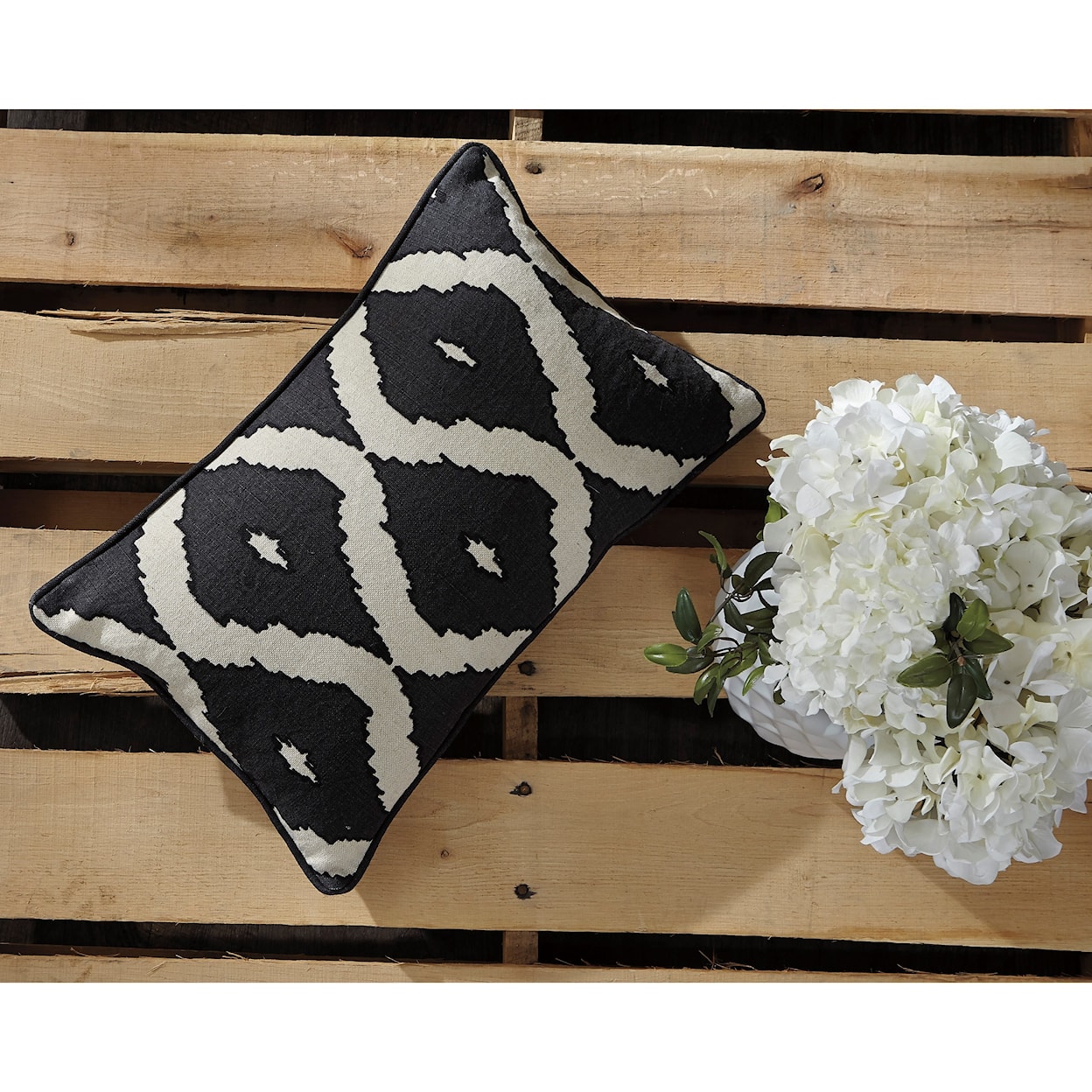 Signature Design by Ashley Furniture Pillows Tildy - Black/Natural Lumbar Pillow