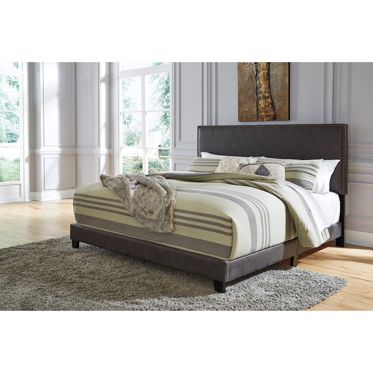 Ashley Furniture Signature Design Vintasso King Upholstered Bed