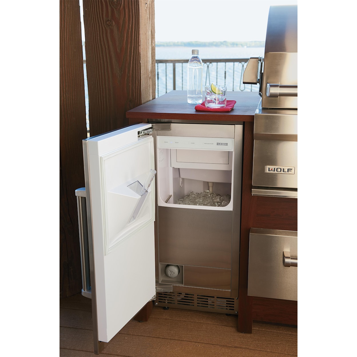 Sub-Zero Undercounter Refrigeration Outdoor Ice Maker