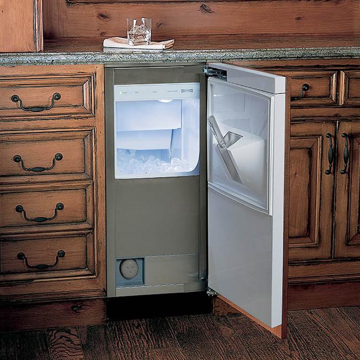 Sub-Zero Undercounter Refrigeration 15" Undercounter Ice Maker