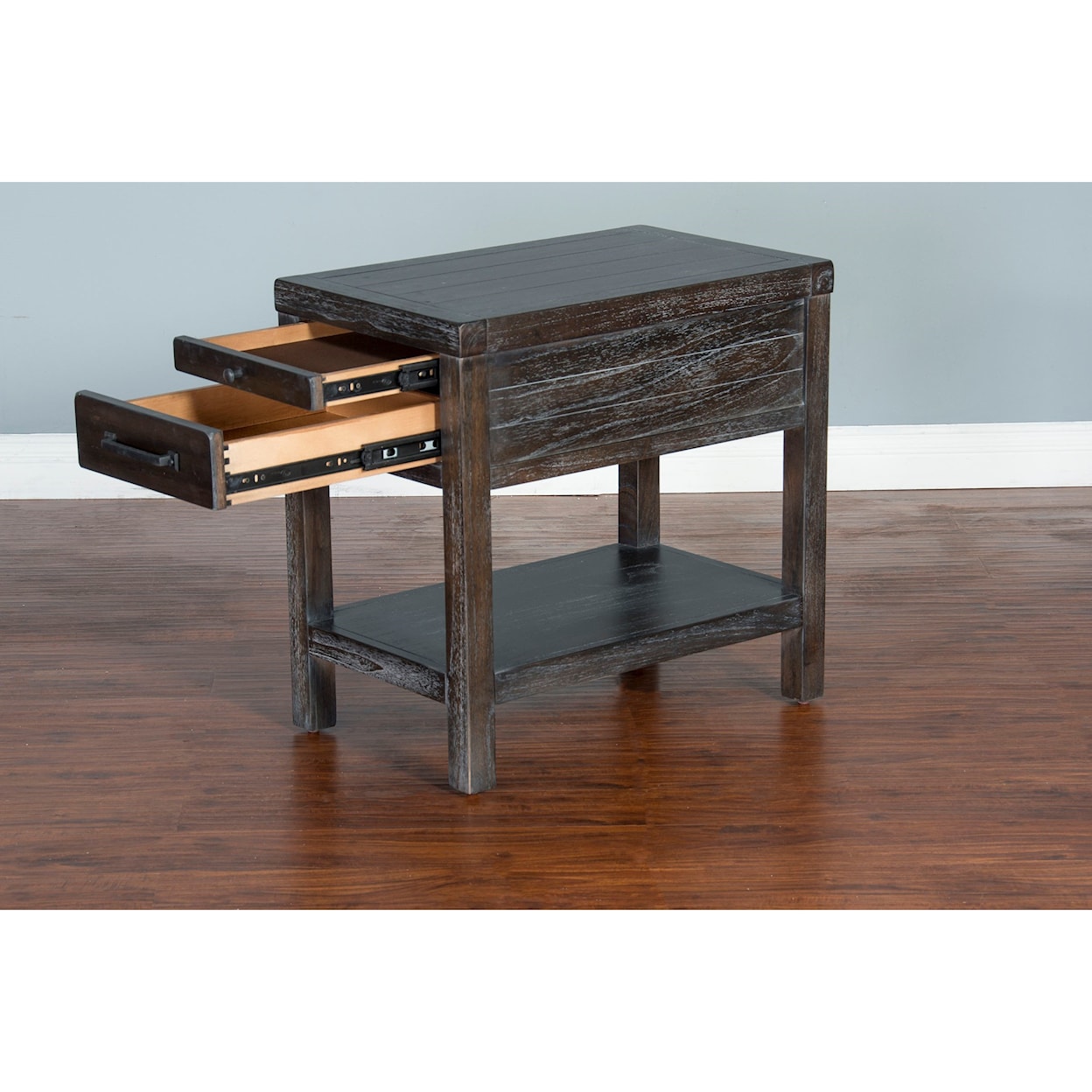 Sunny Designs Dundee Chair Side Table