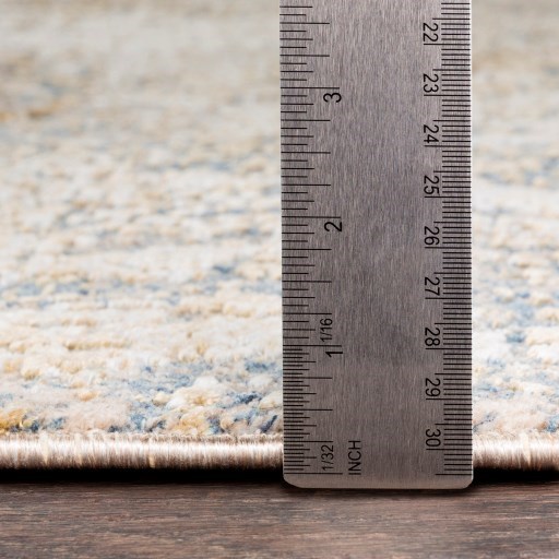 Surya Aisha 6'7" x 9'6" Rug