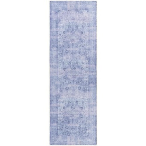 2'7" x 7'10" Rug
