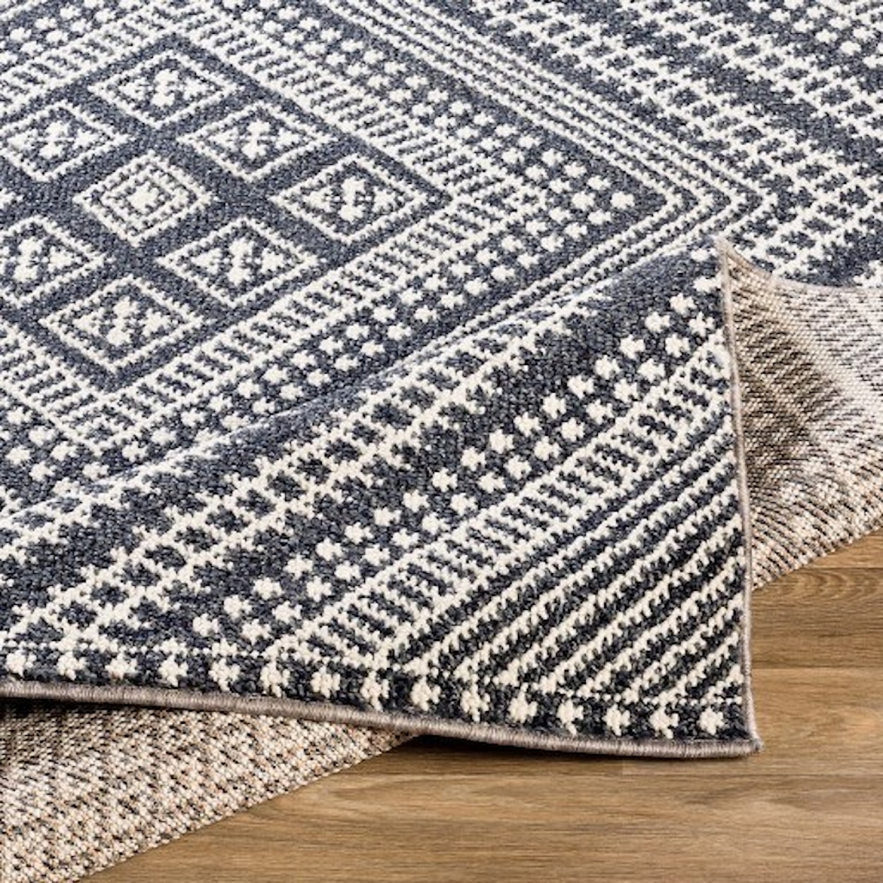 Surya Ariana 5'3" x 7'3" Rug