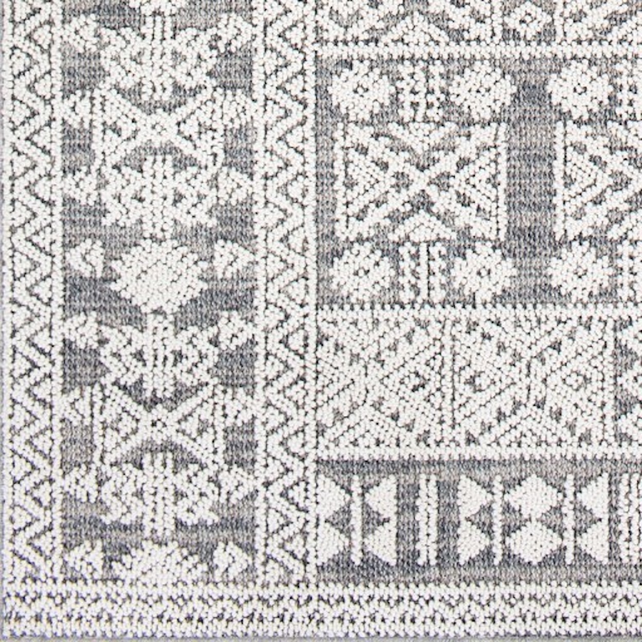 Surya Ariana 4'3" x 5'11" Rug