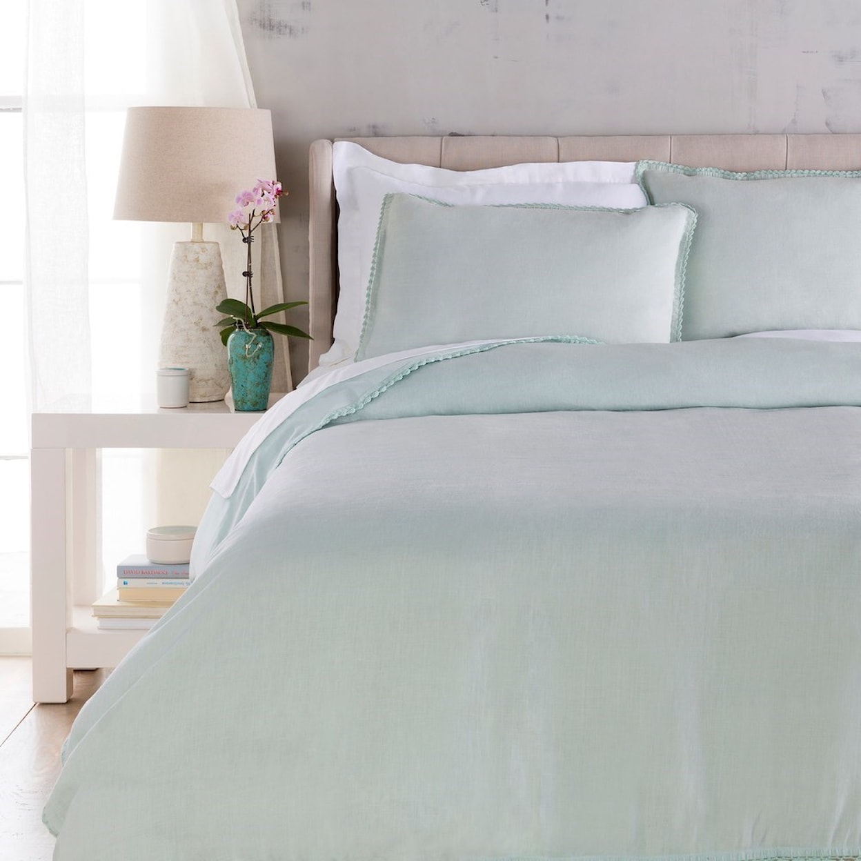 Surya Evelyn Bedding