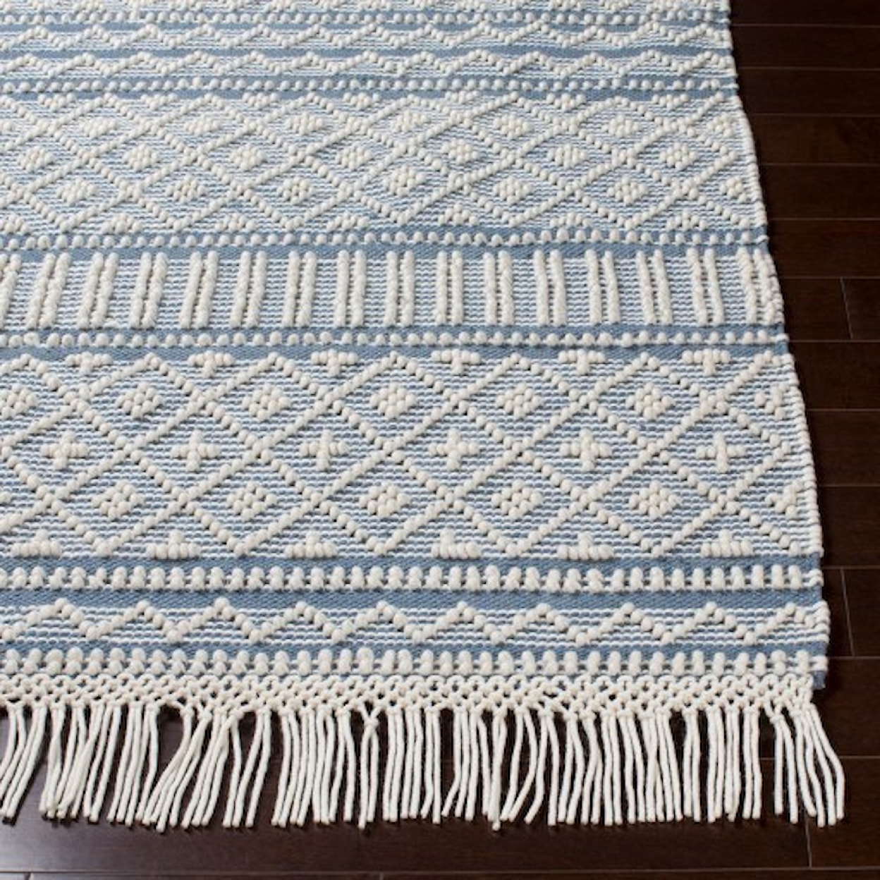 Surya Farmhouse Tassels 2' x 3' Rug