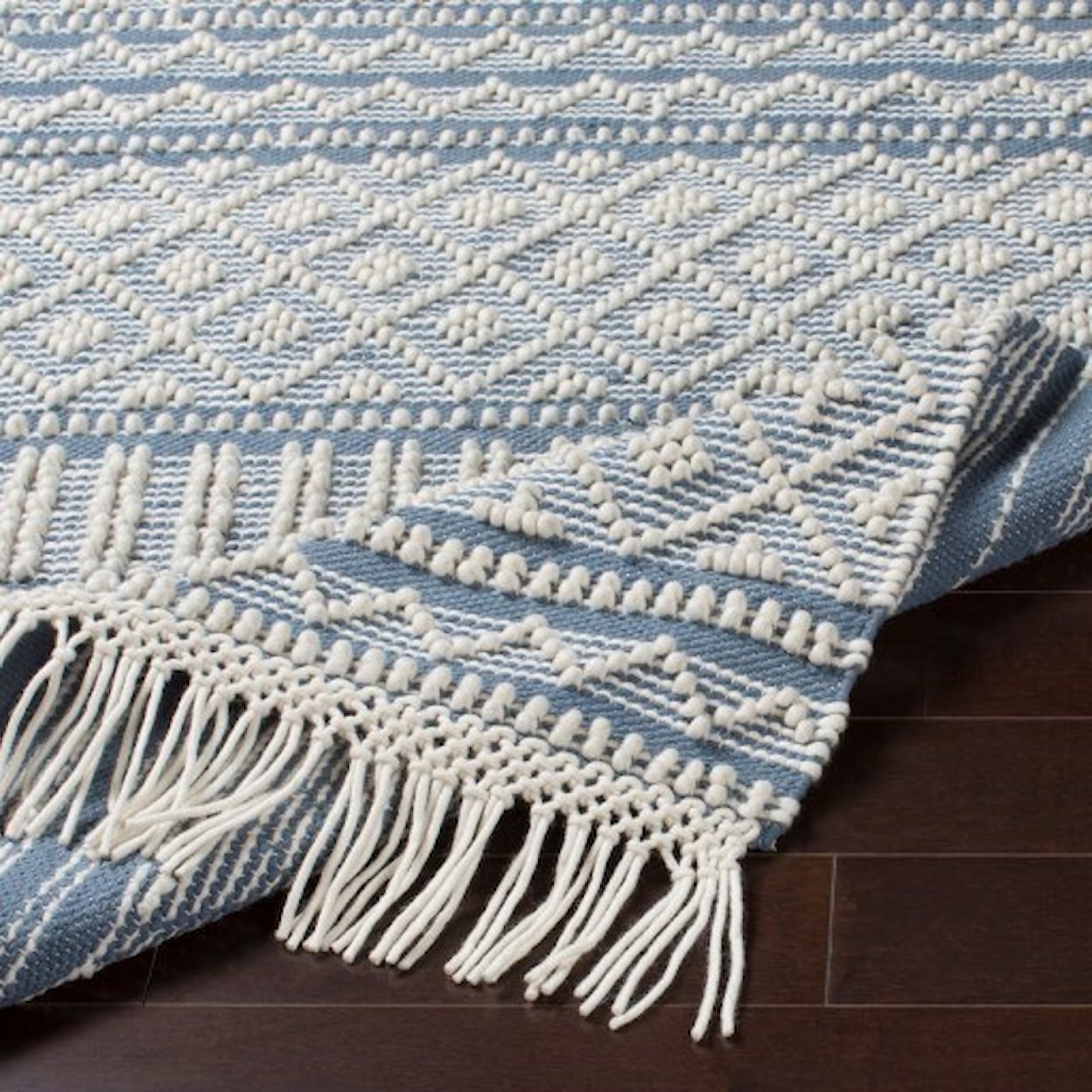 Surya Farmhouse Tassels 2' x 3' Rug