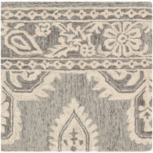 2'6" x 8' Rug
